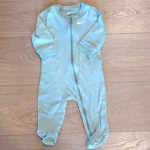 5/$25 Nike Sleep & Play - 9 months